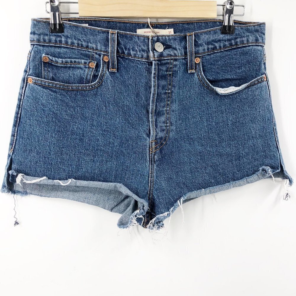 ✅ Levi’s Wedgie Fit Shorts MEDIUM WASH SIZE 31